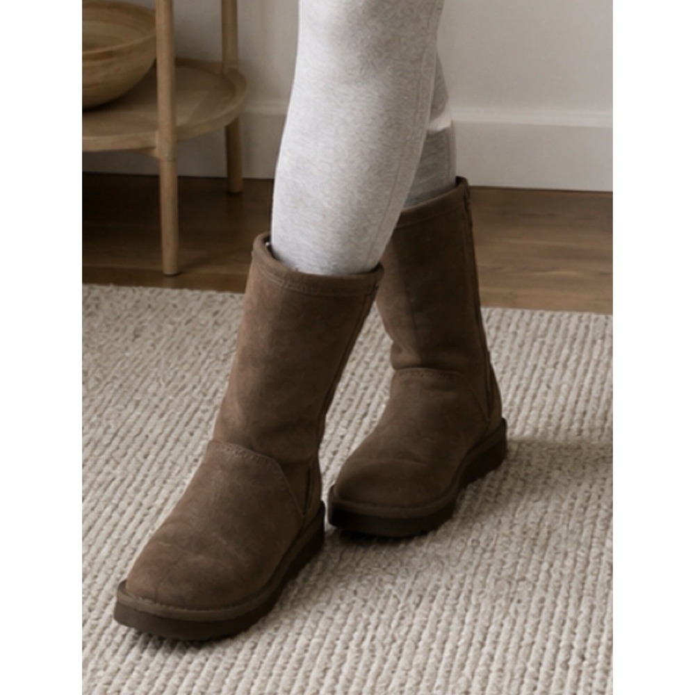 UGG Australia Roslynn 1889 Brown Leather Sheepskin Size 6 Zip Closure Y2K Cozy